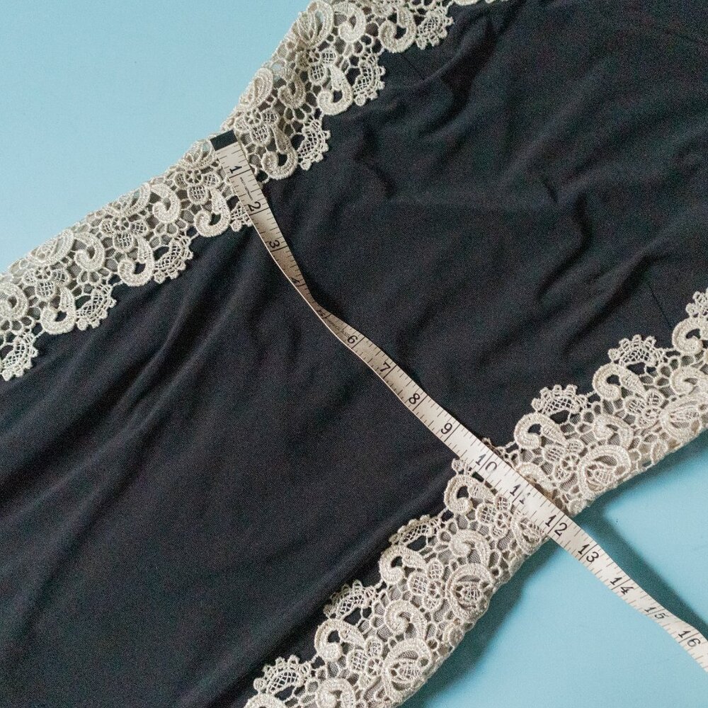 Xscape Black Gold Lace Stretch Fit Sleeveless Sheath Dress Size 4 - Picture 6 of 11